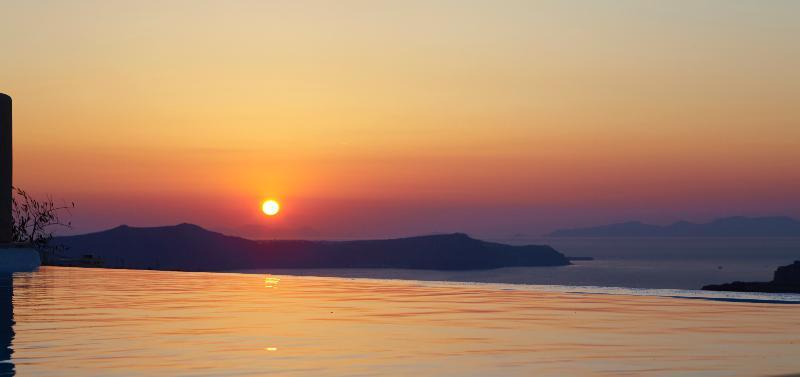 North Santorini A Luxury Spa Hotel Pírgosz Kültér fotó