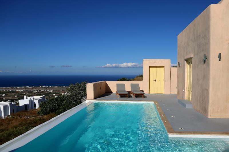 North Santorini A Luxury Spa Hotel Pírgosz Kültér fotó