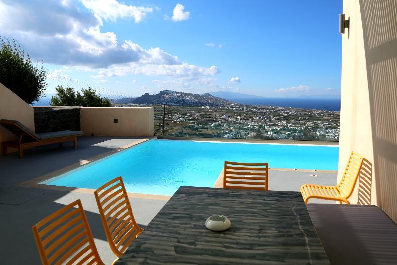 North Santorini A Luxury Spa Hotel Pírgosz Kültér fotó