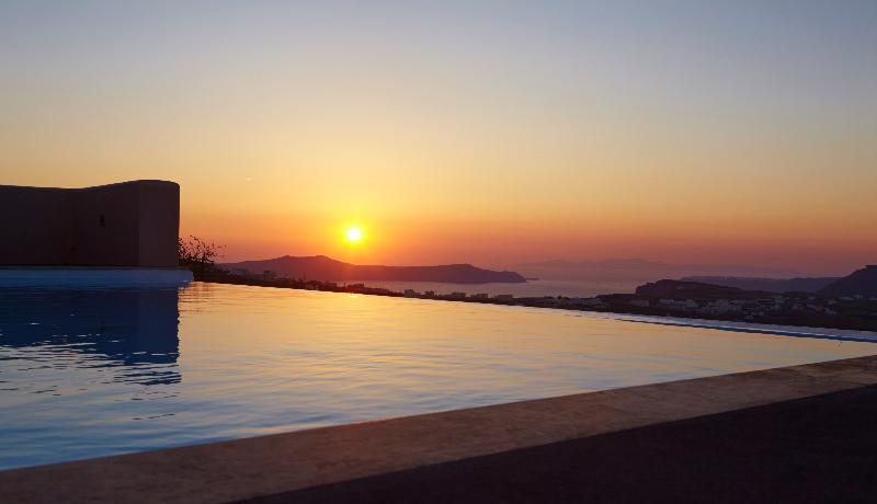 North Santorini A Luxury Spa Hotel Pírgosz Kültér fotó